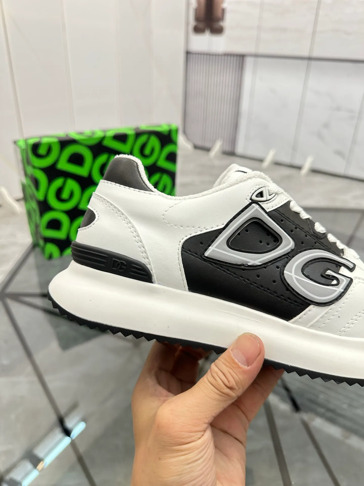 Men's shoes: 💰P500¥ Product trademark: DG "Dolce & Gabbana*" low-top sneakers Regular size: 38-44 (can be customized to 45.46.) Product materials: Upper imported cowhide stitching original material, breathable lining, original outsole. Number: 803